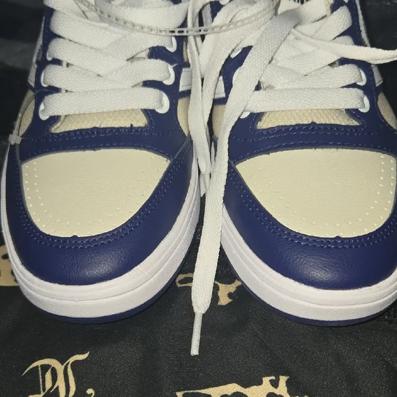 NEW W/TAGS. Vans Blue and Cream Sneakers Classic Low-Top Design BIG KIDS - Picture 7 of 8